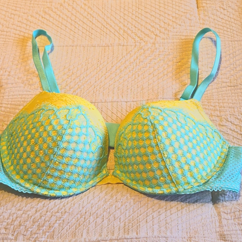 Victoria's Secret Very Sexy Push Up Bra 38B